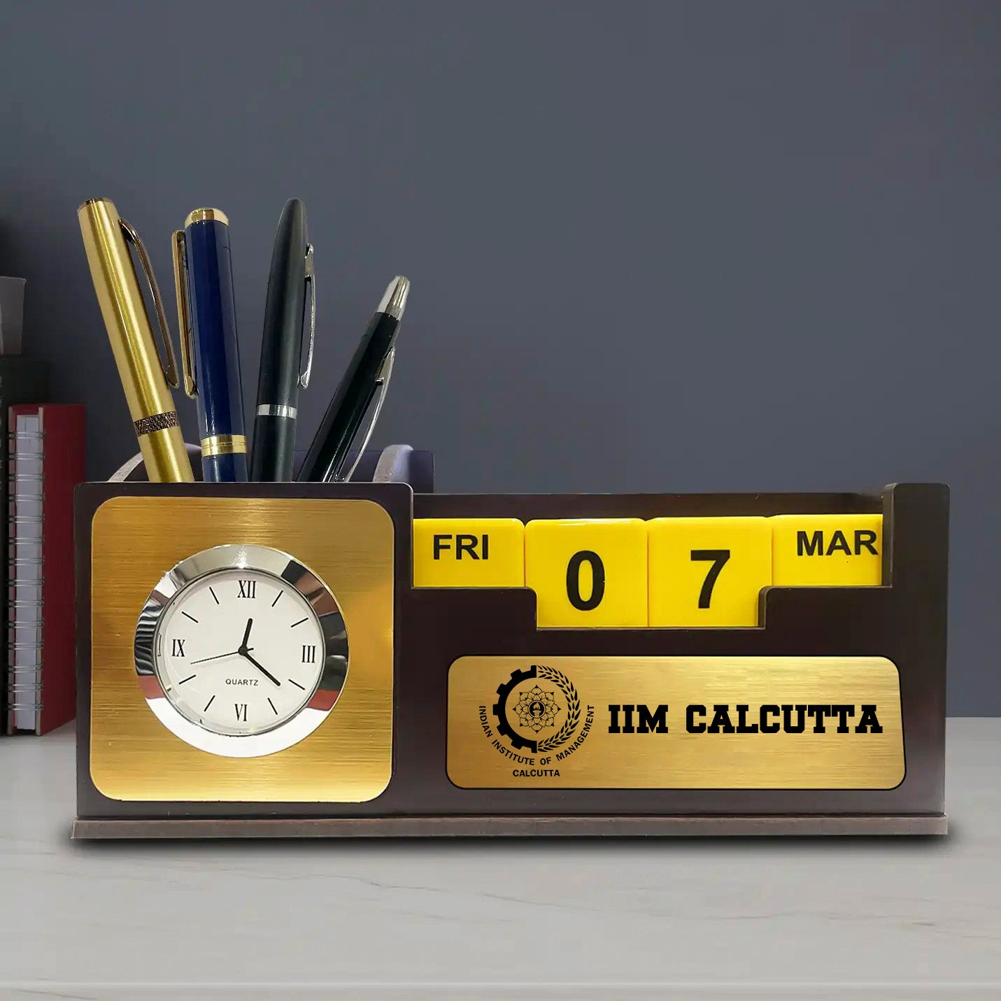 IIMC Logo Wooden Table Top With Clock, Mobile stand, Tumbler & Calendar