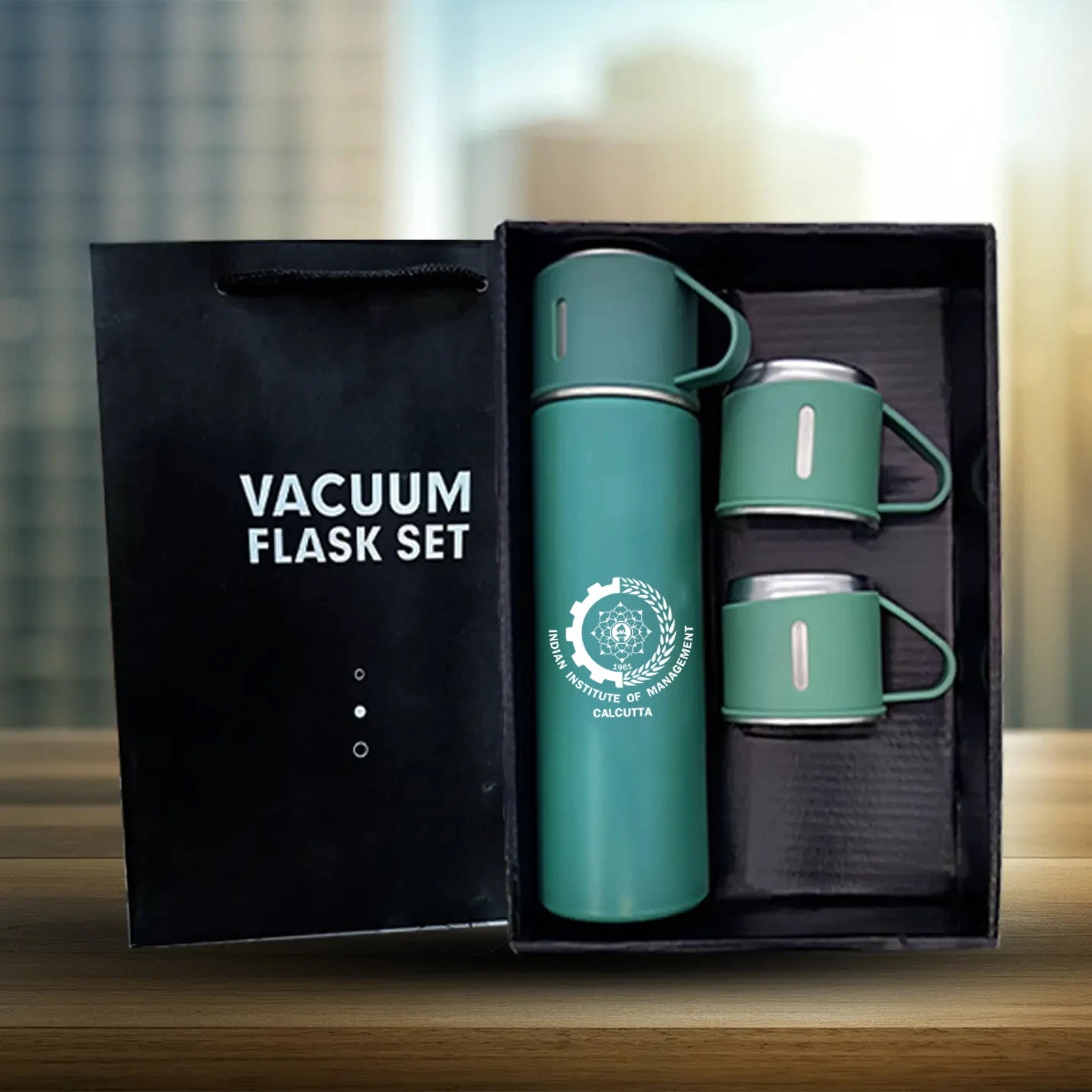 Insulated Green Vacuum Flask with 3 Cup