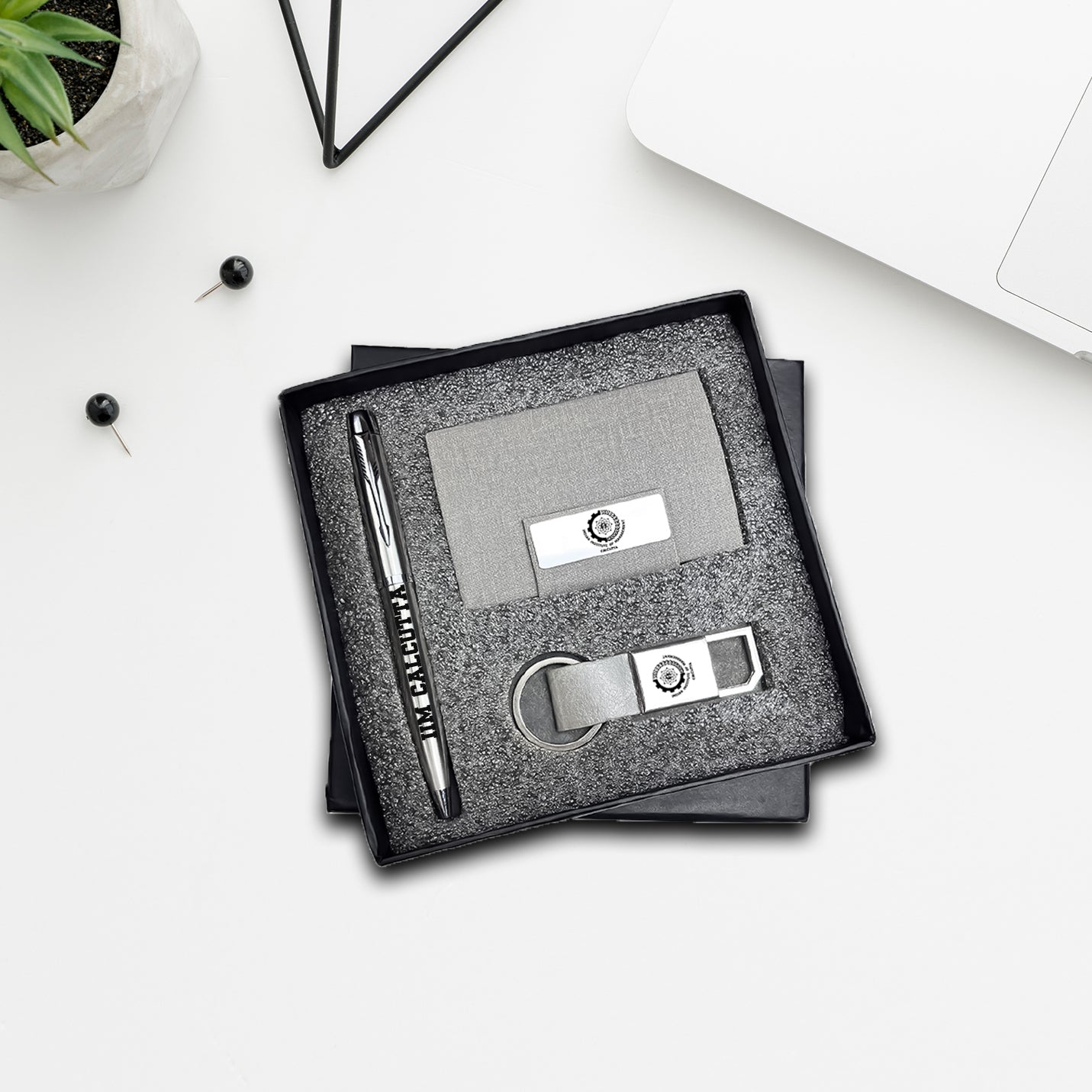 IIMC Alumni Collectible Gift Set – Pen, Keychain & Cardholder